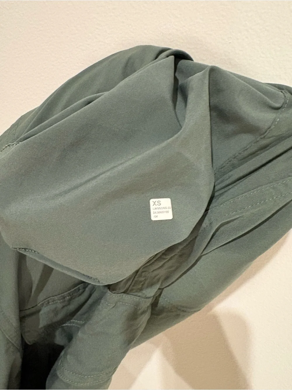 Lululemon Lightweight Adjustable Mid-Rise Cargo Pant | Size: XS